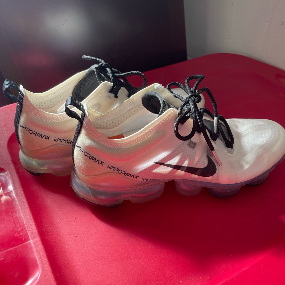 Women’s Nike Vapormax shoes size 9